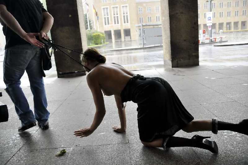 erniedrigung sex öffentliche erniedrigung sklavin